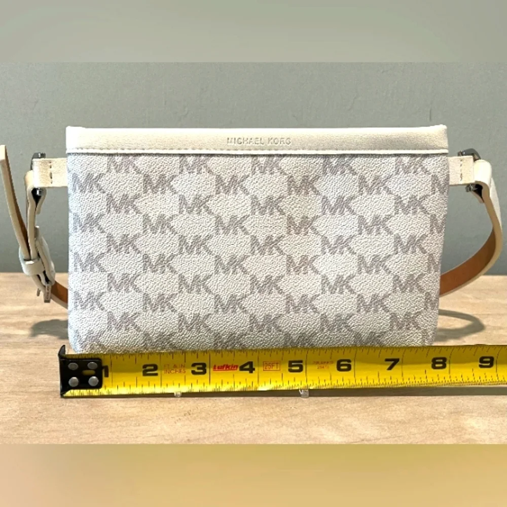 Michael Kors Cream & Gray Belt Bag in Like New Condition‎ Size 29